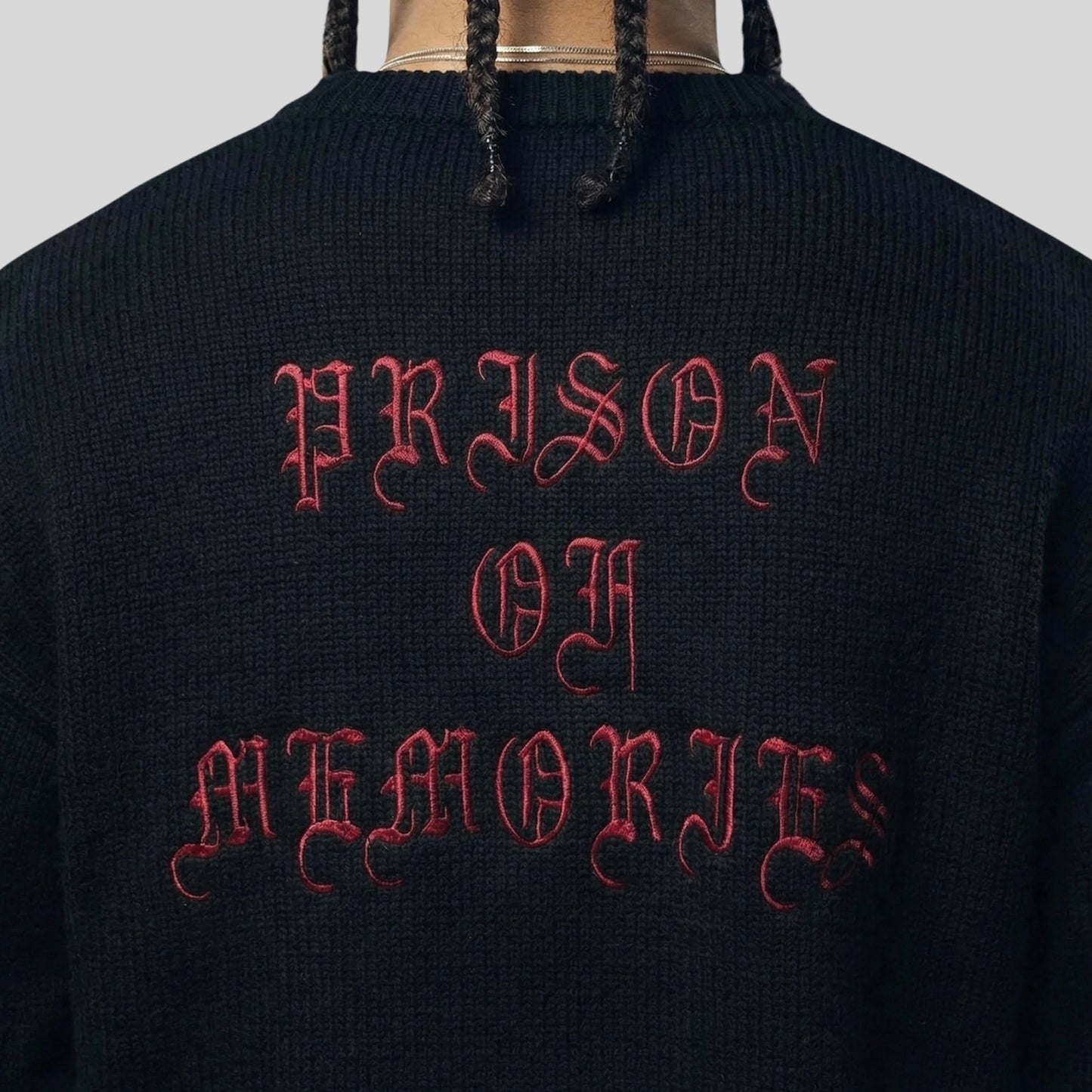 DISTRESSED KNIT