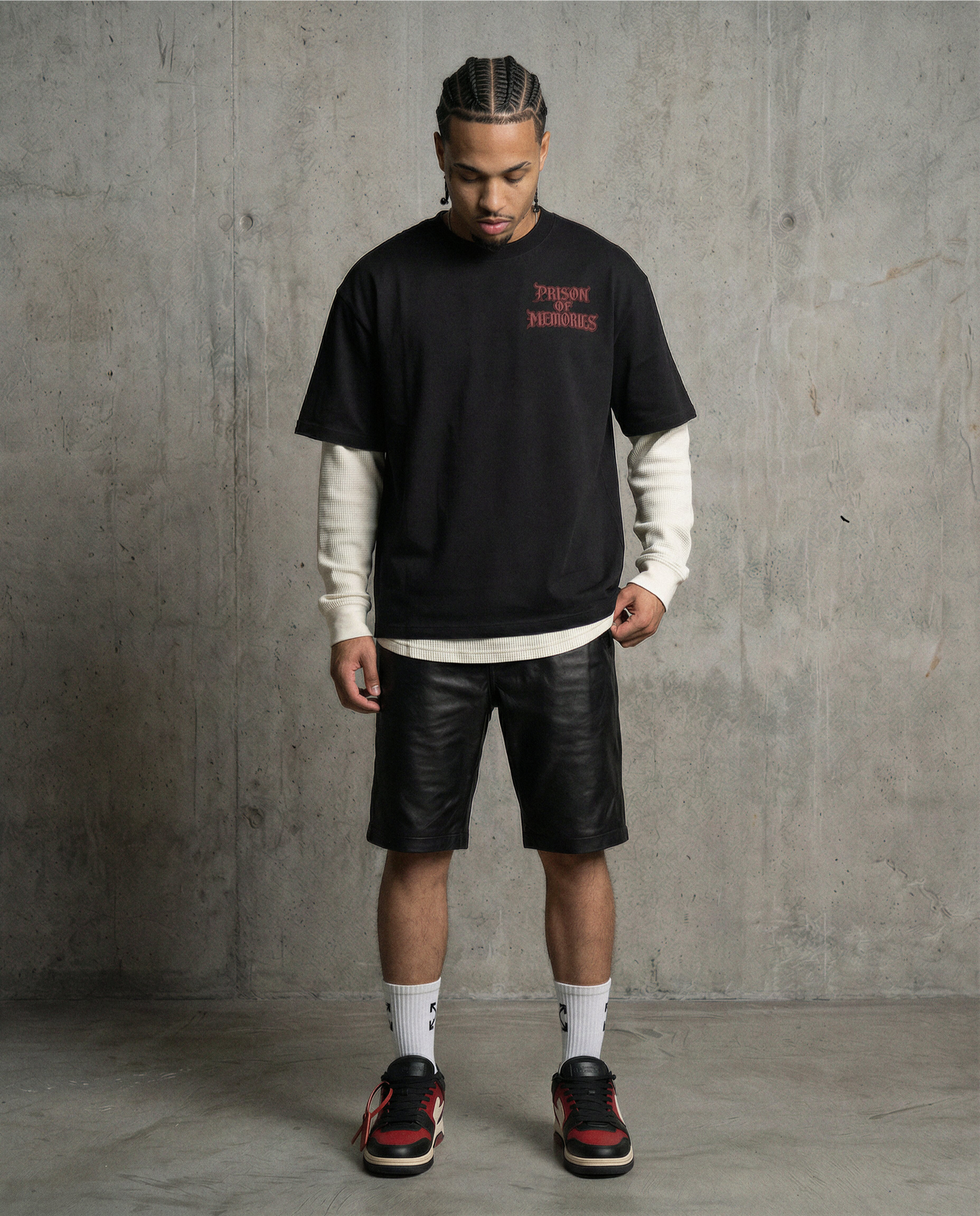 BLACK SCRIPT TEE